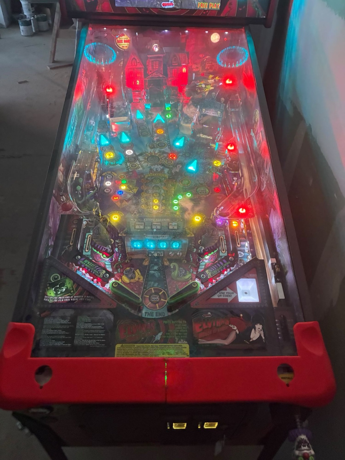 Full cabinet view with the EDGE lockdown bar